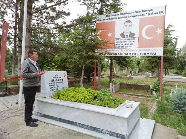 Şehit babasından Babalar Günü'nde kabristanına ziyaret