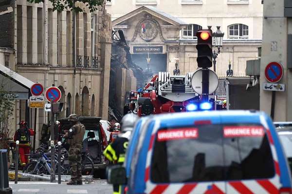 Paris'teki patlamada 7'si ağır 16 kişi yaralandı