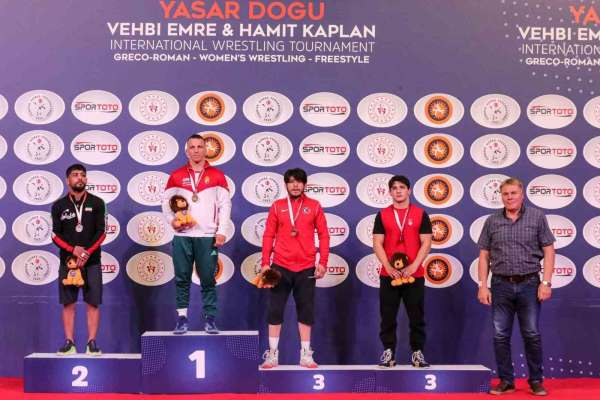 Uluslararası Yaşar Doğu, Vehbi Emre ve Hamit Kaplan Turnuvası'nda ilk gün tamamlandı