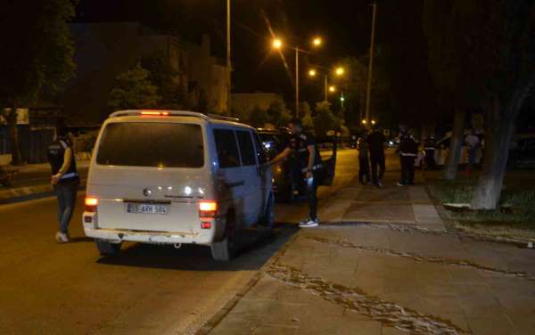 Bafra'da huzur uygulaması: Silah ve uyuşturucu ele geçirildi