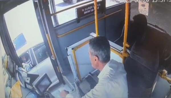 Gaziantep'te otobüs şoförüne direksiyon başında silahlı saldırı: O anlar kamerada