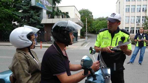 Samsun'da Dünya Motosiklet Günü'nde polislerden sürücülere 'güvenli sürüş' uyarısı