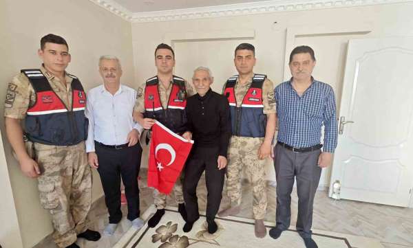 Sason'da şehit babalarına Babalar Günü ziyareti