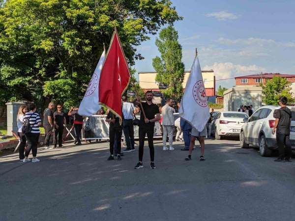 ANALİG voleybolcuları Ardahan'da kortej yürüyüşü yaptı