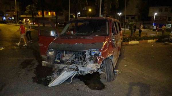 Antalya'da feci kaza: 3 kişi yaralandı