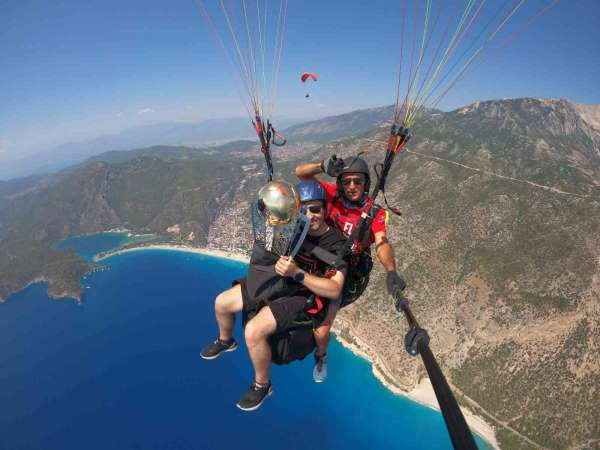 Fethiye'de Galatasaray'ın şampiyonluk kupası göklerde