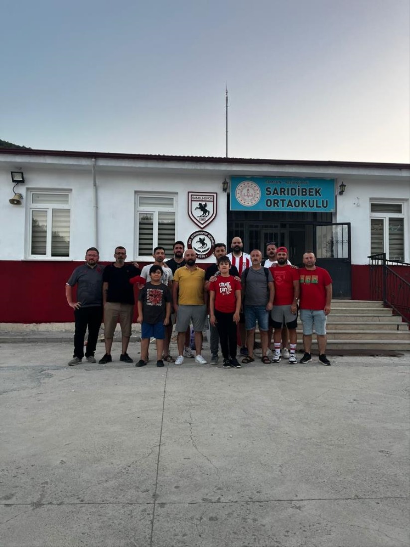 1965 Samsunspor Derneği, kırsaldaki ortaokulu kırmızı-beyaza boyadı