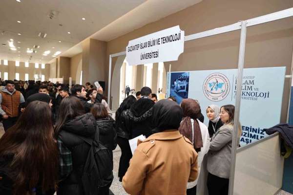 GİBTÜ üniversite tercih günleri'nde adaylarla buluşuyor