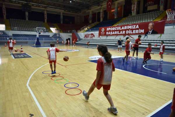 Kepez'de çocuklar sporla gelişiyor