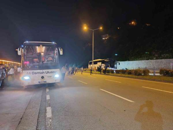 Rize'de yolcu otobüsü kaza yaptı