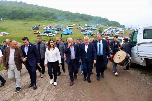 Şenlikte Başkan Güler'e sevgi seli