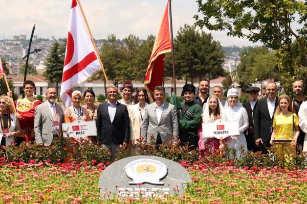 12 ülkenin halk dansları ekipleri Samsun'da