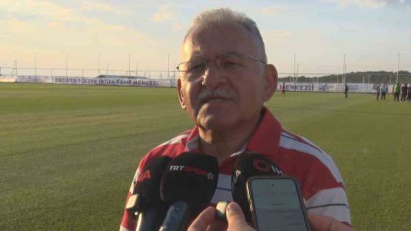 Başkan Büyükkılıç, Kayserispor-Kasımpaşa maçını saha kenarından takip etti