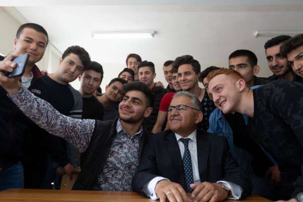 Başkan Büyükkılıç'tan üniversite adaylarına güven veren davet: 'Aradığınız her şey Kayseri'de'