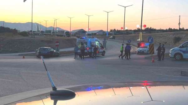 Emet'te trafik kazası: 4 kişi yaralandı, sürücü olay yerinden kaçtı