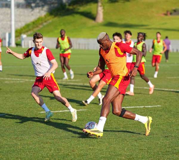 Galatasaray, günü çift antrenmanla tamamladı