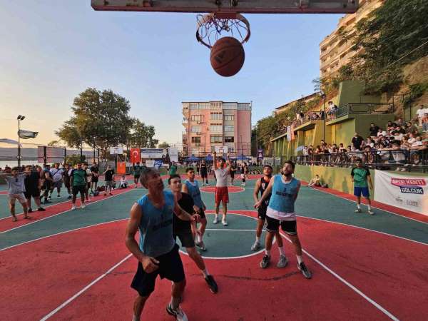 Gölcük'te potalar sokak basketbolu için kuruluyor