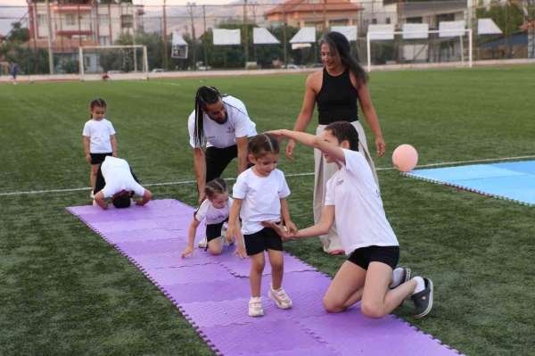 Sarıgöl'de minik cimnastikçilerden nefes kesen gösteri