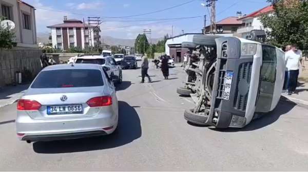 Yüksekova'da trafik kazası: 3 yaralı