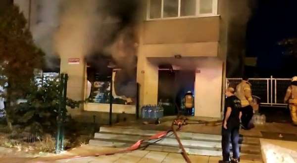 Kartal'da bir markette patlama meydana geldi 2 kişi hastaneye kaldırıldı 
