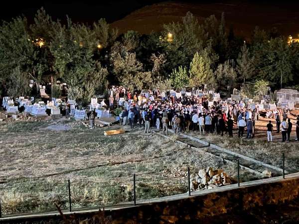 Bakan Soylu tır kazasında hayatını kaybedenlerin cenaze törenine katıldı