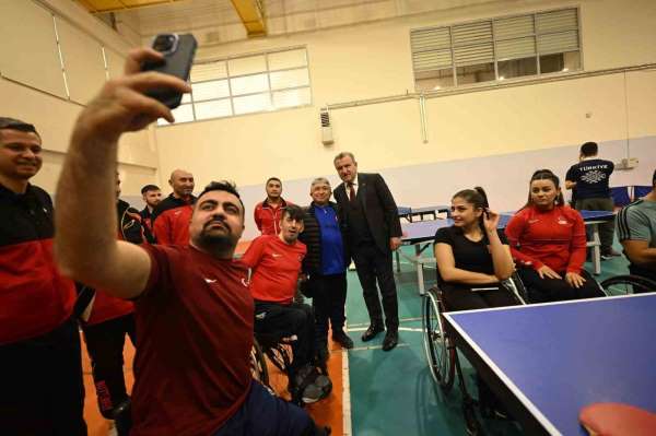 Bakan Bak: 'Gurur dolu yolculuğun parçası olan sporcularımıza başarılar diliyorum'