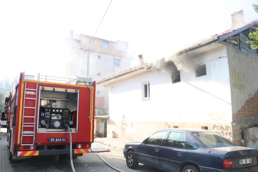 Samsun'da müstakil evde yangın: 1 kişi dumandan etkilendi