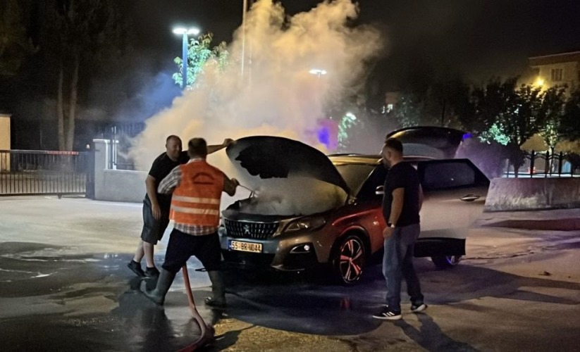 Samsun'da otomobil alev alev yandı