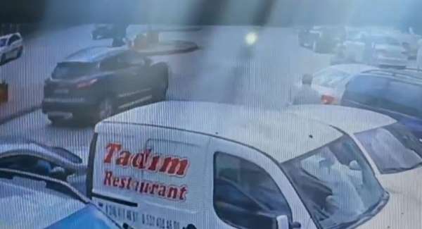 Otomobil ile motosikletin çarpıştığı kaza kamerada: 1 yaralı