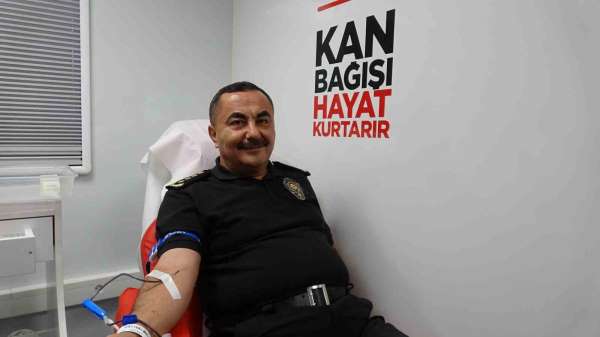 Türk polisinden kan bağışı kampanyasına destek