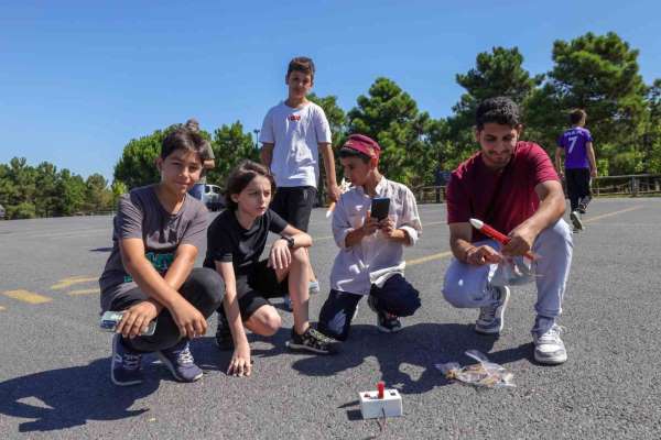 Ümraniye Şehit Mühendis Zahide Güçlü Ekici Bilim Merkezi'nde ilk roket denemesi yapıldı