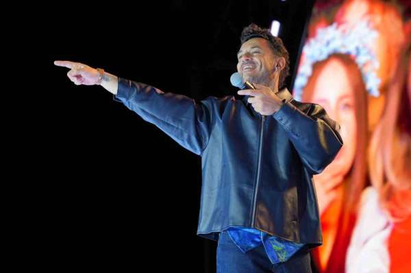 Erzurum'da festival sahnesi Buray'la renklendi