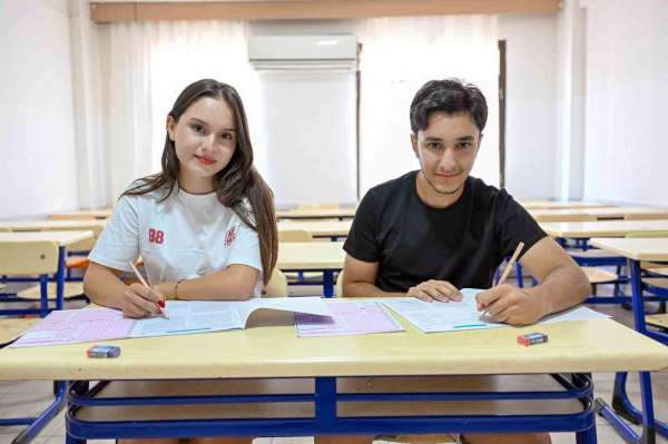 Mersin'de ücretsiz kurs desteğiyle 396 öğrenci üniversiteli oldu