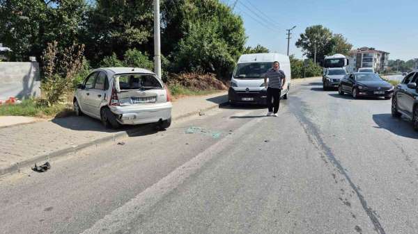 Minibüsle otomobilin karıştığı kazada otomobil yoldan çıktı: 1 yaralı