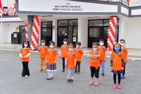 Başakşehir'den 81 ildeki 81 okula 810 forma 