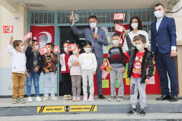 Başkan Cemil Deveci minik öğrenciler için ilk ders zilini çaldı 