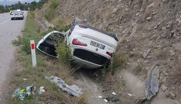 Sinop'ta otomobil su sanalına devrildi: 5 yaralı - Sinop haber