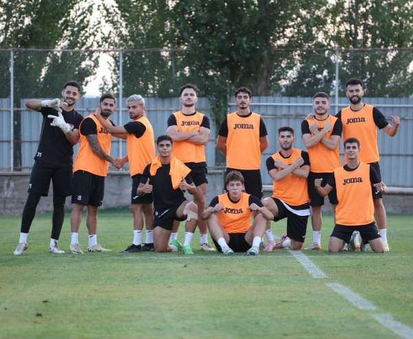 Elazığspor, 21 futbolcuyla Van'a gitti