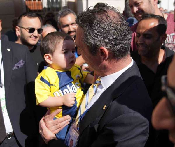 Ali Koç'a kongre üyelerinden yoğun ilgi