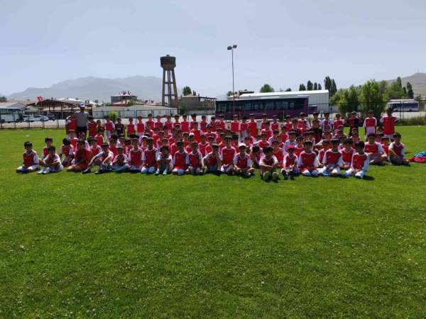 Büyükşehir Belediyespor'dan Vanspor'a altyapı desteği