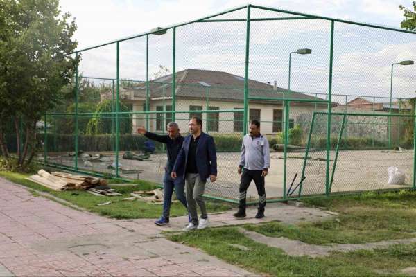 Ağrı'da tenis kortlarının zemini yenileniyor