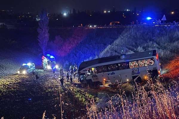 Amasya'da yolcu otobüsü şarampole uçtu: 24 yaralı