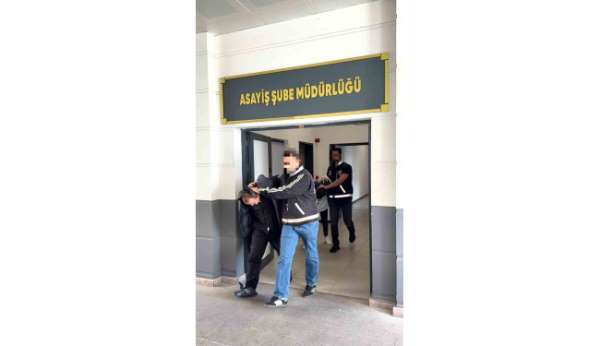 İş görüşmesi bahanesiyle açtırdıkları hesaplardan kredi çekip, paraları kendi hesaplarına aktardılar