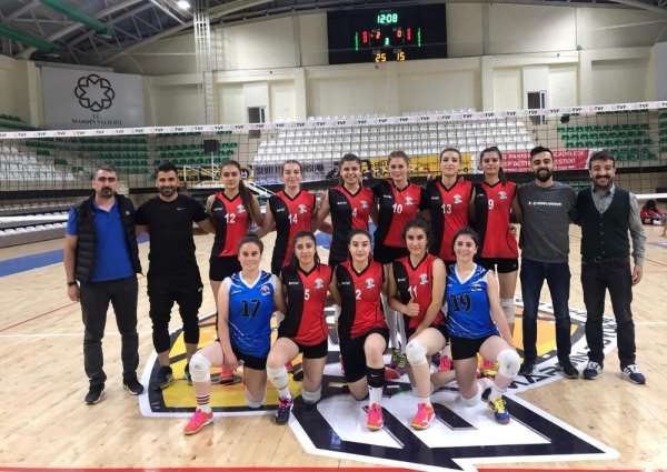 Büyükşehir Kadın Voleybol Takımı lige hızlı başladı 