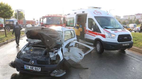Sivas'ta trafik kazası: 1'i ağır 4 yaralı 