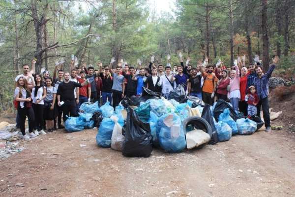 Üniversitelilerden 'Temiz Vatanım' sloganlı çevre etkinliği 
