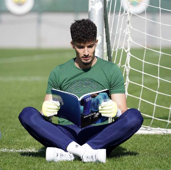 Altay Bayındır: 'Kafamda kurduğum tek şey Fenerbahçe'nin başarısı'