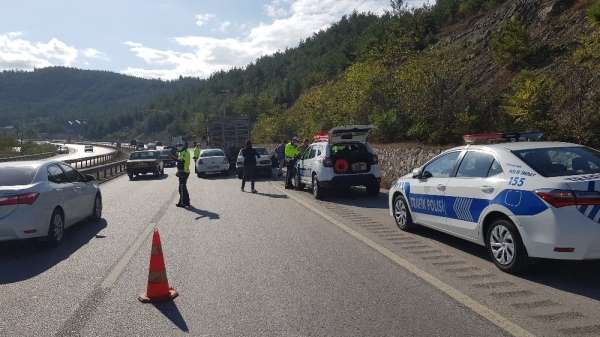 Karabük'te 5 araçlı zincirleme kaza: 2 yaralı