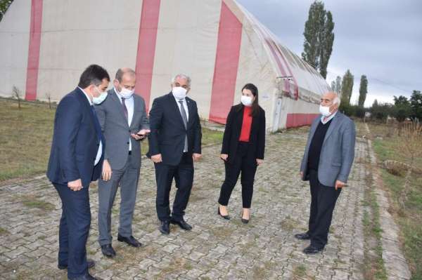 Sinanpaşa'ya yapılan spor tesisi incelendi 