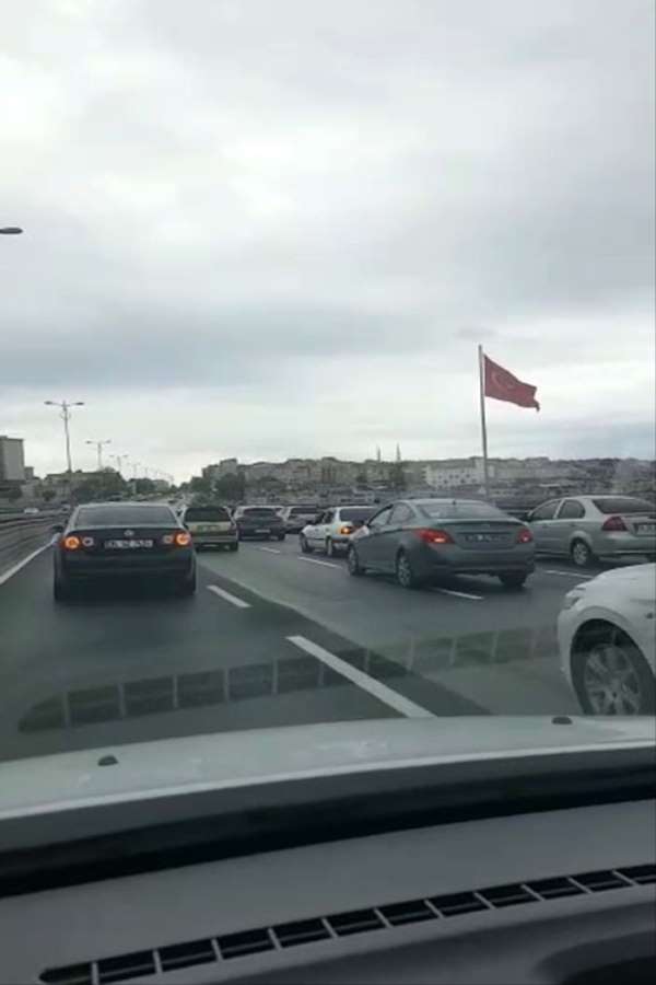 Yasağa rağmen düğün konvoyu yapıp trafik terörü estirdiler